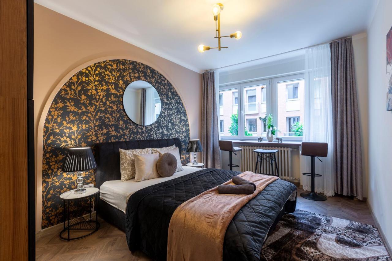 Stylish Quentin Apartment In The King Street บูดาเปสต์ ภายนอก รูปภาพ