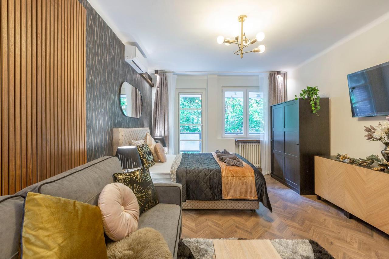 Stylish Quentin Apartment In The King Street บูดาเปสต์ ภายนอก รูปภาพ