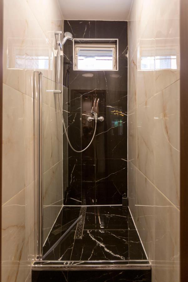 Stylish Quentin Apartment In The King Street บูดาเปสต์ ภายนอก รูปภาพ